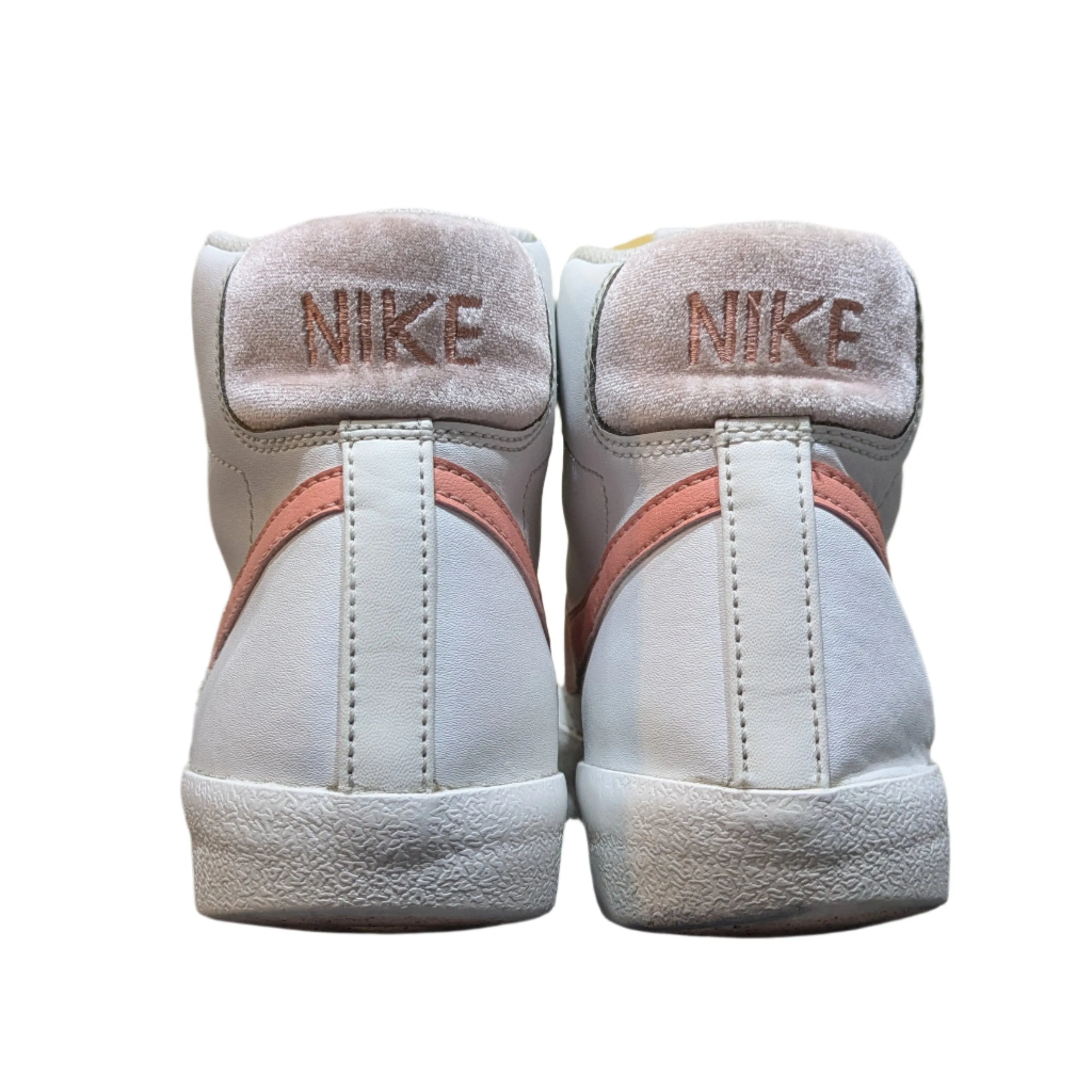 Nike Blazer Mid ’77 Women’s Sneakers – Retro Basketball Icon