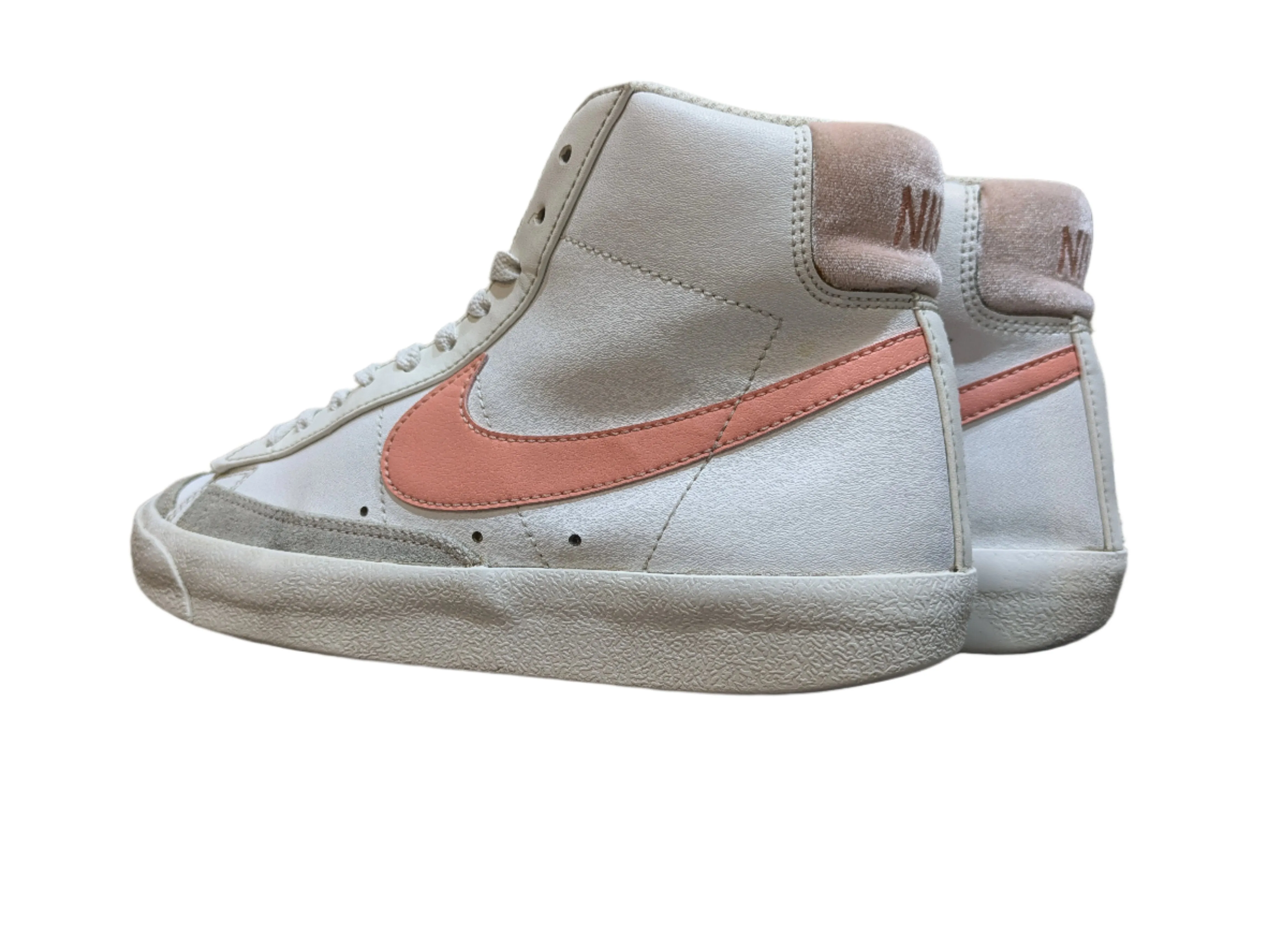 Nike Blazer Mid ’77 Women’s Sneakers – Retro Basketball Icon
