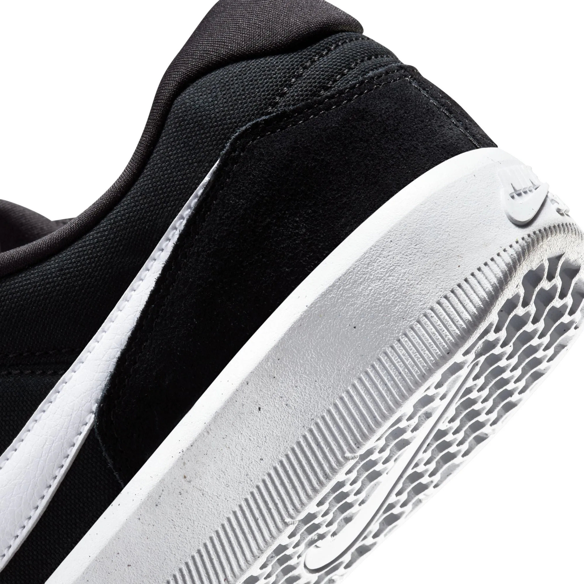 Nike SB - Force 88 in Black/Black/White