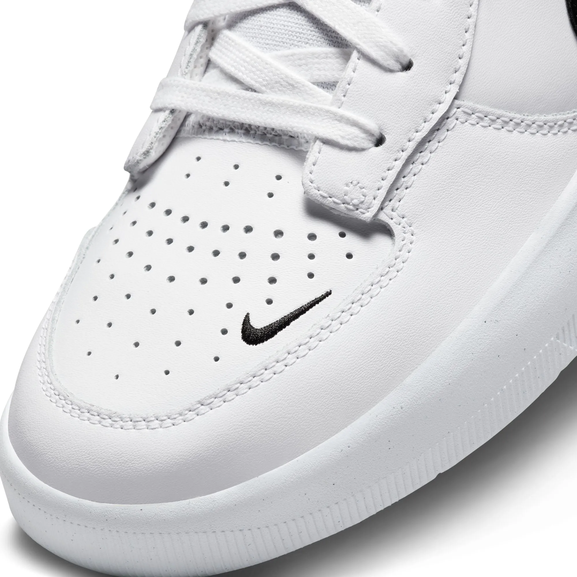 Nike SB - Force 88 Premium in White/White/White/Black