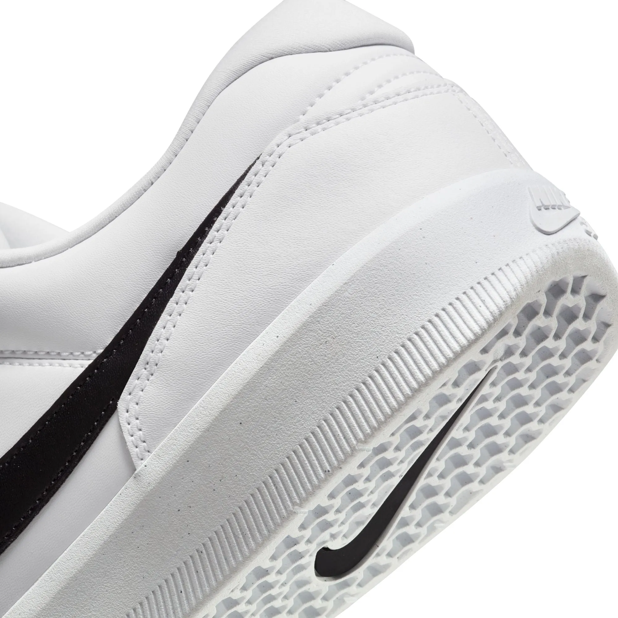 Nike SB - Force 88 Premium in White/White/White/Black